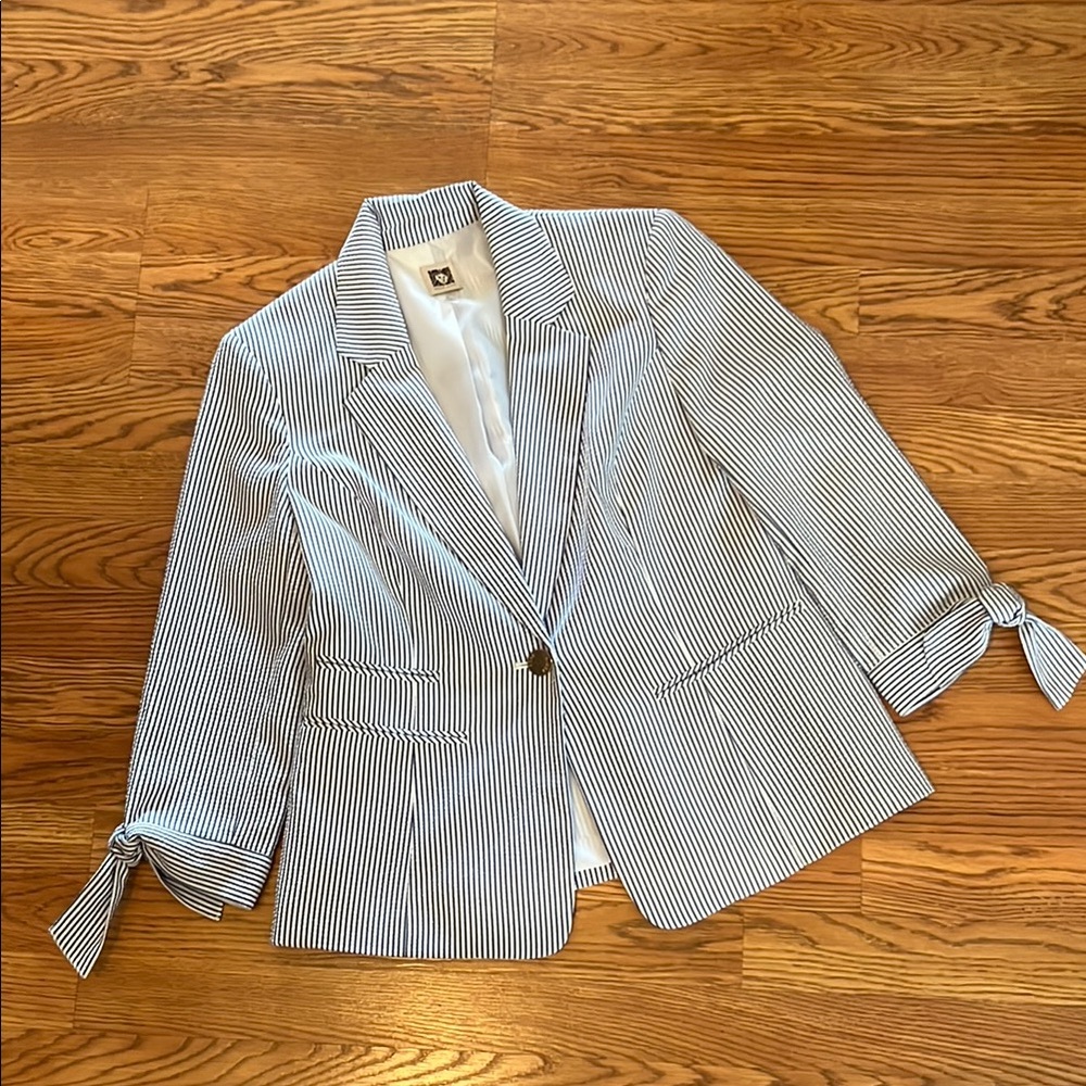 Anne Klein Blue And White Seersucker One Button Blazer